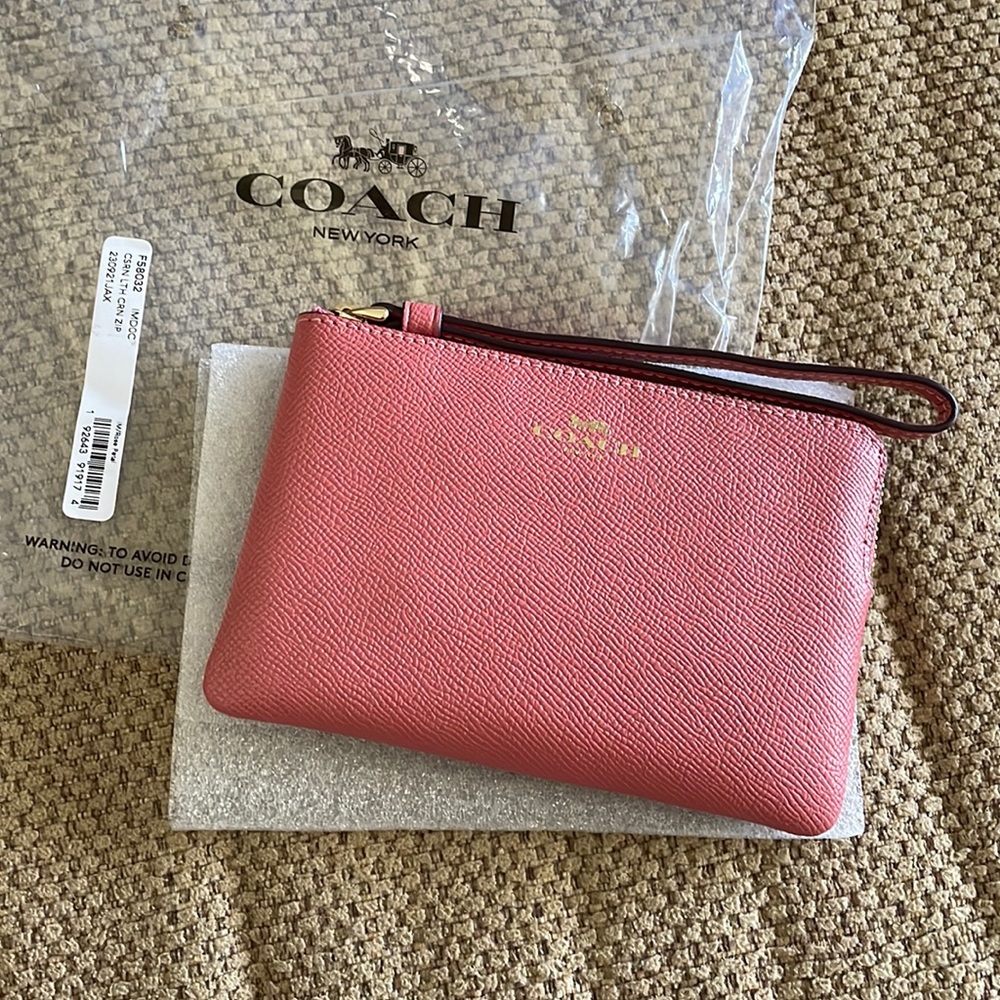 NWT Coach Crossgrain Leather Corner Zip Rose Petal Wristlet  ***FIRM PRICE***